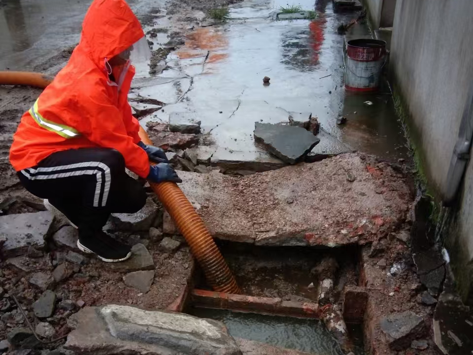 平谷专业清理污水池 炜誉市政以规范流程守护城市 “肠道”